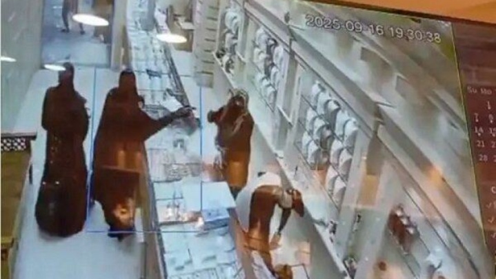 سارقان طلافروشی قشم دستگیر شدند/ کشف ۸ کیلو طلا