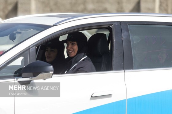 آموزش تست رانندگی تاکسی‌های برقی جدید شهرداری تهران