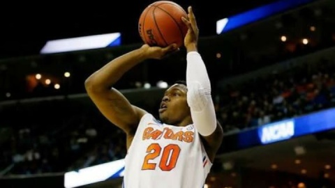 بسکتبالیست آمریکایی ۳۱ ساله به تیم بسکتبال نفت آبادان پیوست