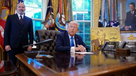 چوب ترامپ لای چرخ غول‌های فناوری با ویزای ۱۰۰ هزار دلاری