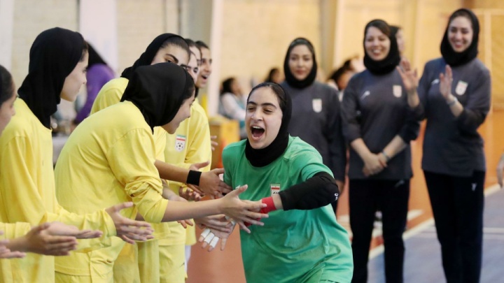 شریف همچنان می تازد