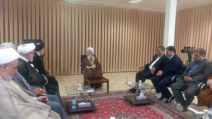 معاون اجرایی رئیس‌جمهور با آیت‌الله جوادی آملی دیدار کرد