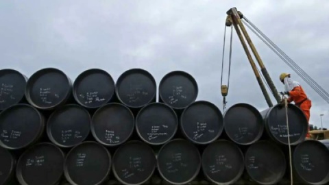 چرا نفت ایران همچنان خارج از بورس معامله می‌شود؟