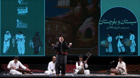 تاکید برزبان و گویش های محلی در کنار زبان فارسی