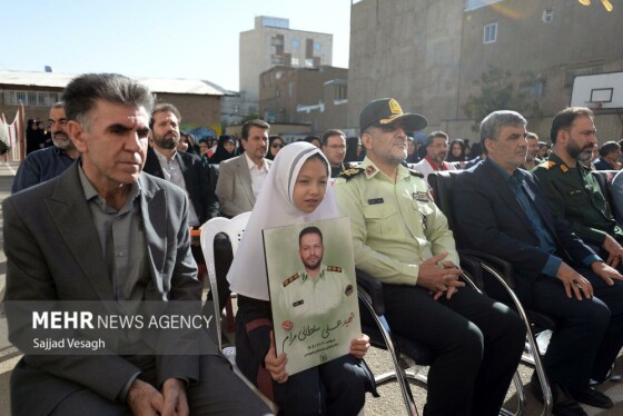 مراسم زنگ بازگشایی مهر و مـقاومت در همدان