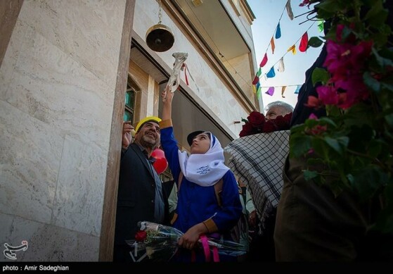 بدرقه دختر شهیدمدافع امنیت در آغاز سال تحصیلی