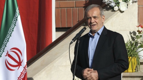 پزشکیان: دولت همه بسترهای لازم را برای موفقیت دانش‌آموزان فراهم می‌کند