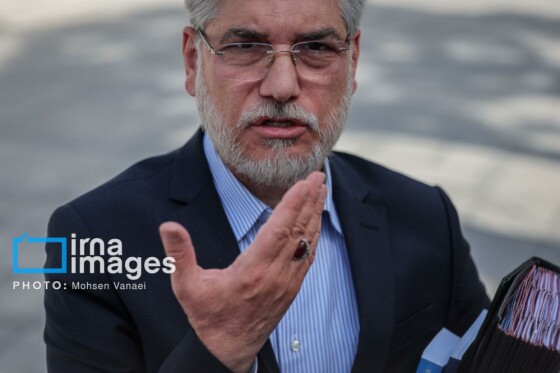 اعضای هیأت دولت در جمع خبرنگاران