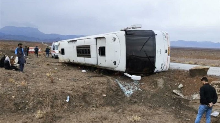 ۳ کشته و ۲۵ مصدوم در واژگونی اتوبوس اصفهان