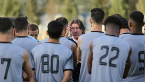 استقلال باید با سه مدافع بازی کند نه چهار مدافع