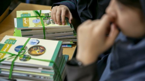 علت تاخیر در توزیع برخی کتابهای درسی چیست؟