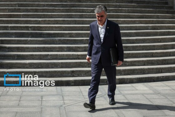 اعضای هیأت دولت در جمع خبرنگاران