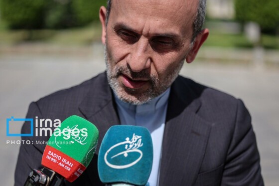 اعضای هیأت دولت در جمع خبرنگاران