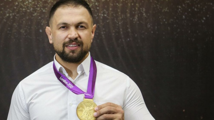 قهرمان المپیک سرمربی تیم کشتی‌آزاد استقلال