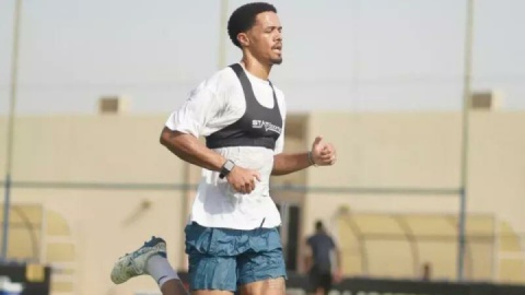 مدافع پرسپولیس بعد از حضور در تهران، بلافاصله از ایران خارج شد