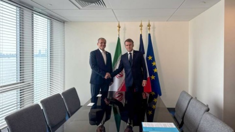 روسای جمهور ایران و فرانسه با یکدیگر دیدار کردند