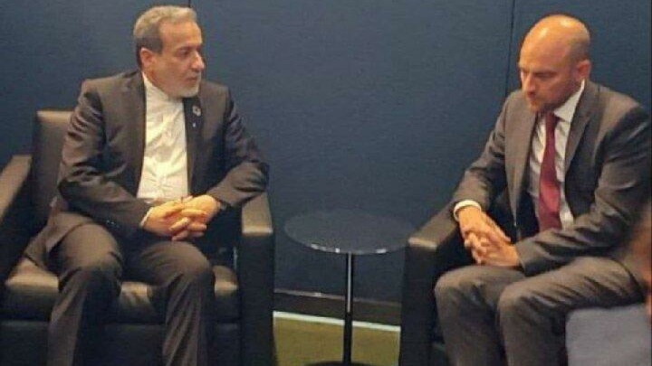 ابتکارهای دیپلماتیک برای جلوگیری از اسنپ‌بک؛ محور رایزنی وزرای خارجه ایران و فرانسه