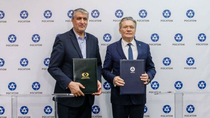 سفر به روسیه، سازنده بود