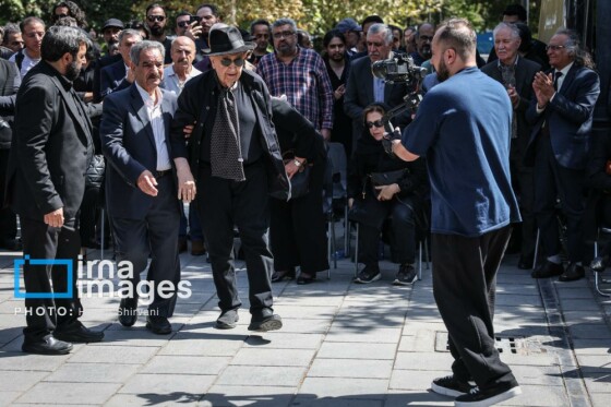 تشییع پیکر «احمد پژمان»