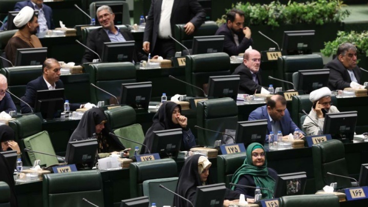 حضور ۵ وزیر دولت و فرمانده نیروی انتظامی در مجلس