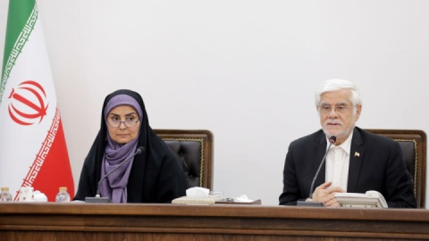 انتقاد معاون اول رئیس جمهور از بوروکراسی زائد در مرزها/ ترانزیت مزیت مهم کشور