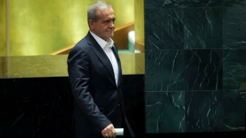 دیوار بلند بی اعتمادی به آمریکا