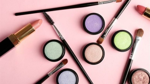اسامی تعدادی از محصولات آرایشی لب غیرمجاز اعلام شد