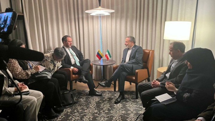 عراقچی: تهدید علیه حاکمیت ملی و تمامیت سرزمینی ونزوئلا را محکوم می‌کنیم