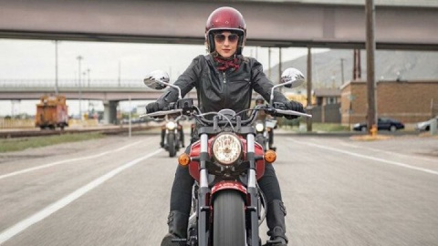 موتورسواری زنان مشکل شرعی ندارد