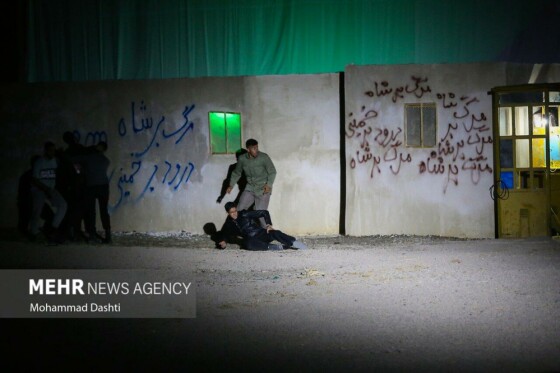 نمایش «افلاکیان خاکی» در اردبیل