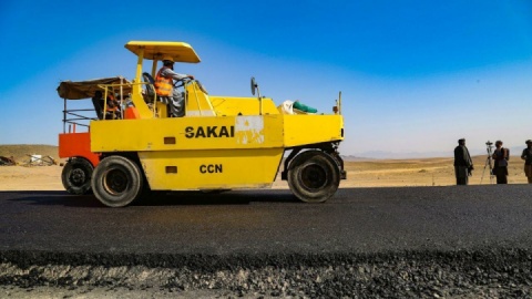 تاکید وزیر راه و شهرسازی بر لزوم حمایت از صنعت قیر کشور در شرایط تحریمی