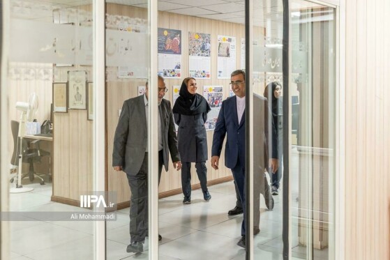 بازدید استاندار خراسان رضوی از روزنامه ایران