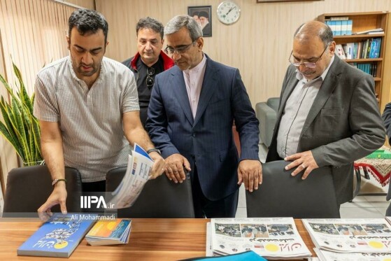 بازدید استاندار خراسان رضوی از روزنامه ایران