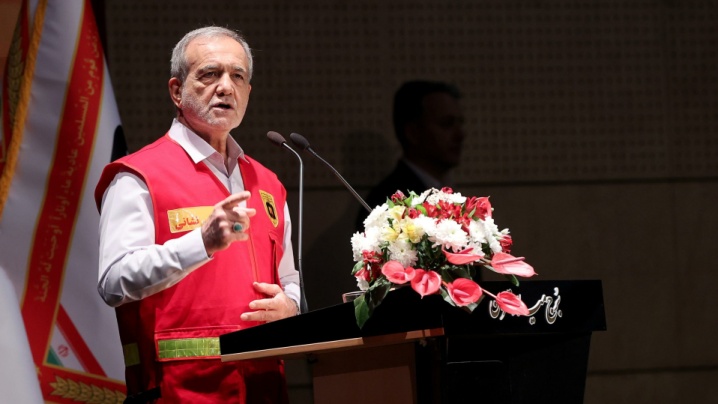 پزشکیان: به زانو در آوردن ملت ایران خواب و خیال است