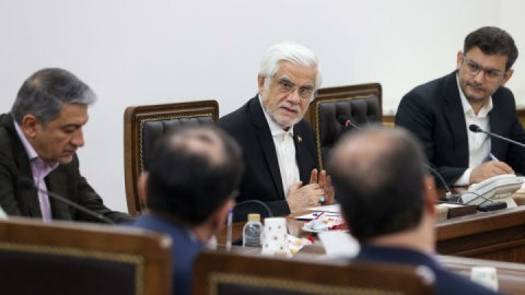 عارف: اجازه نمی‌دهیم با سفره مردم شوخی کنند/ ۴ راهبرد دولت برای بهبود معیشت مردم