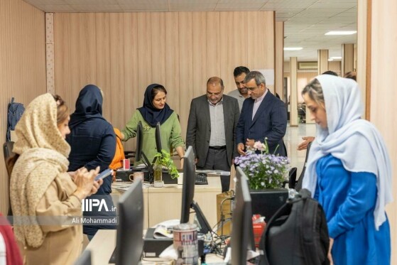 بازدید استاندار خراسان رضوی از روزنامه ایران