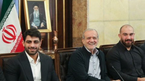 با روحیه ملی پیش برویم مانعی سد راه پیشرفت ایران نیست