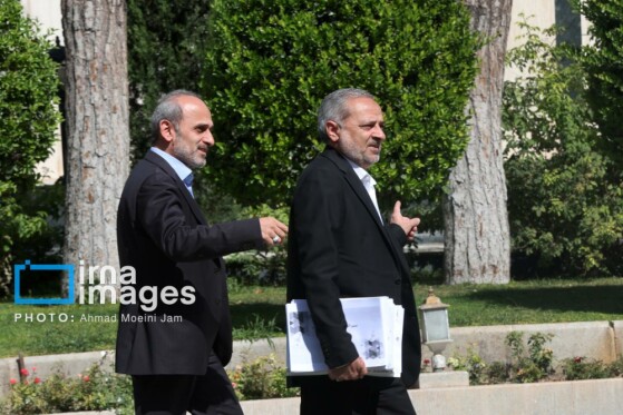 اعضای هیأت دولت در جمع خبرنگاران