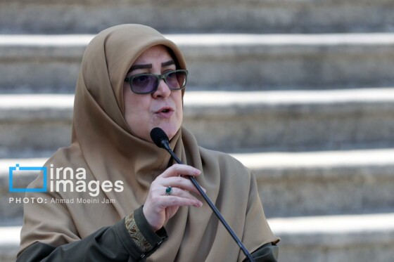 اعضای هیأت دولت در جمع خبرنگاران