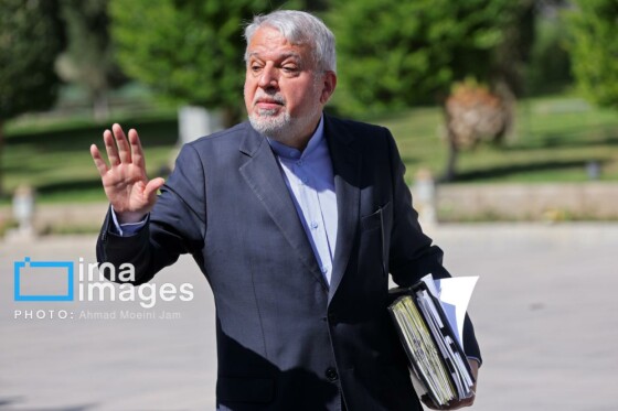 اعضای هیأت دولت در جمع خبرنگاران