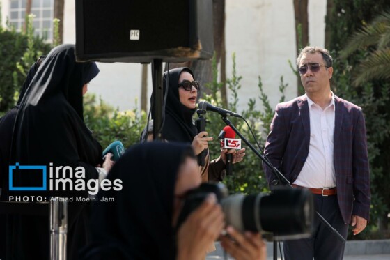 اعضای هیأت دولت در جمع خبرنگاران