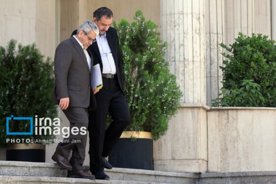 اعضای هیأت دولت در جمع خبرنگاران