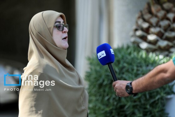 اعضای هیأت دولت در جمع خبرنگاران