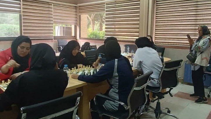 ورزشکاران تهرانی در صدر ایستادند