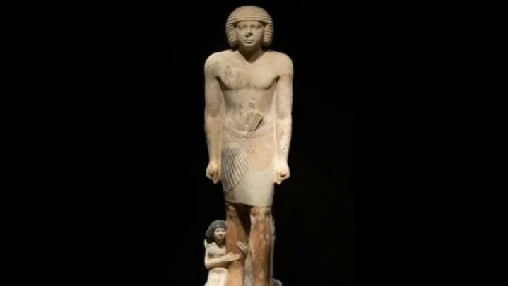 کشف مجسمه منحصربه‌فرد در گورستان