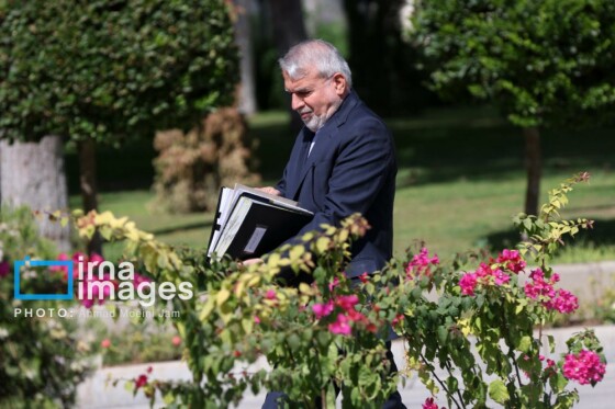 اعضای هیأت دولت در جمع خبرنگاران