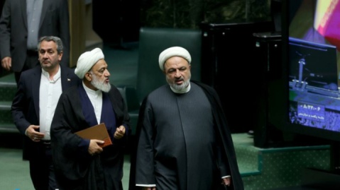 با ظریف مشکل شخصی نداشتیم/ هیات رئیسه آیین نامه را اجرا کند