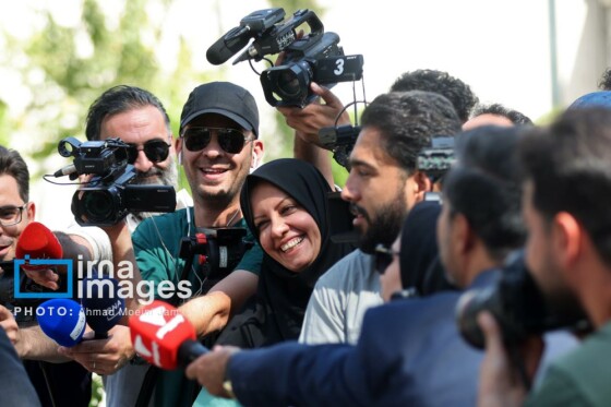 اعضای هیأت دولت در جمع خبرنگاران