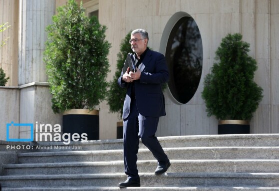 اعضای هیأت دولت در جمع خبرنگاران