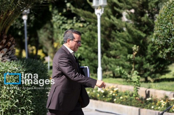 اعضای هیأت دولت در جمع خبرنگاران